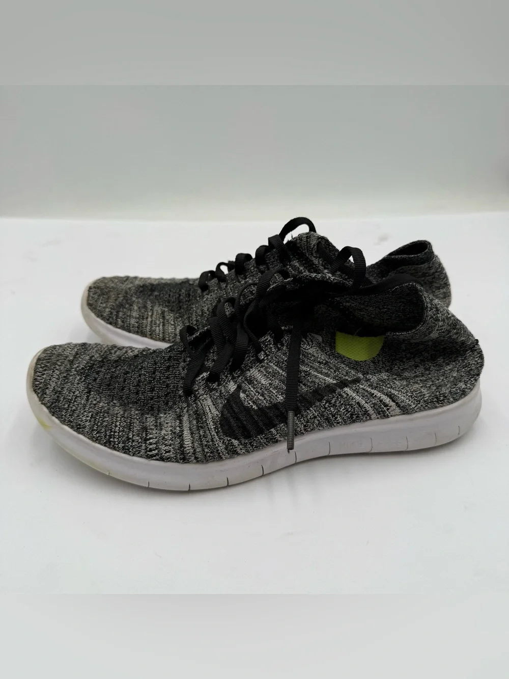 B45 Nike Free RN Flyknit Black White Oreo Running Shoes 7Y